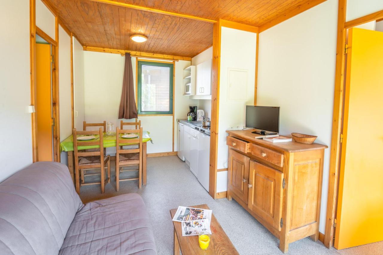 Les Chalets De Booz Saint-Germain-du-Teil ภายนอก รูปภาพ