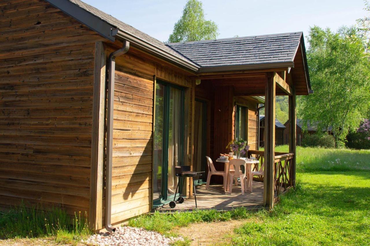 Les Chalets De Booz Saint-Germain-du-Teil ภายนอก รูปภาพ