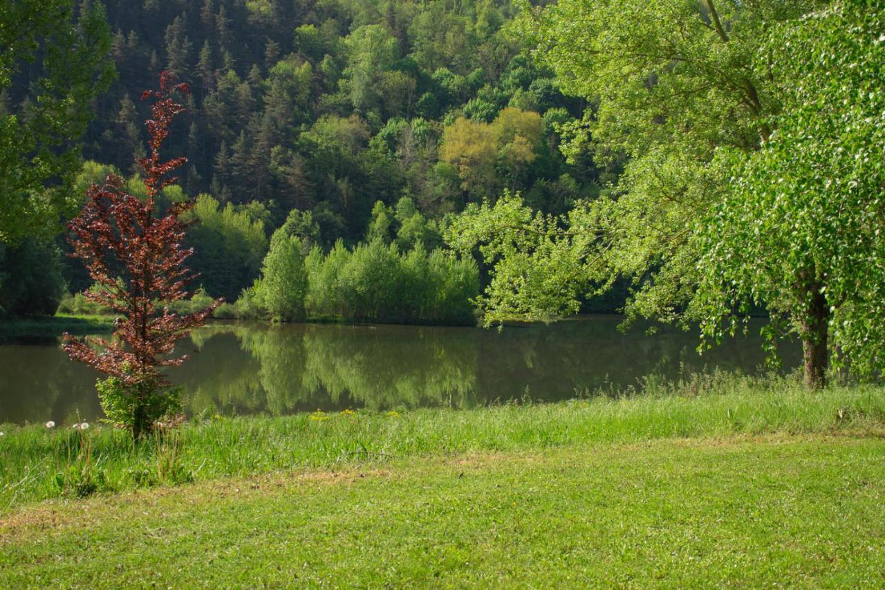 Les Chalets De Booz Saint-Germain-du-Teil ภายนอก รูปภาพ