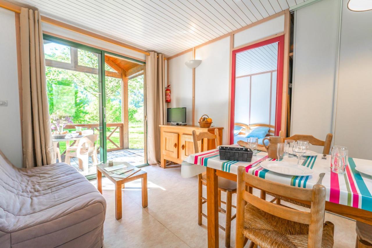 Les Chalets De Booz Saint-Germain-du-Teil ภายนอก รูปภาพ