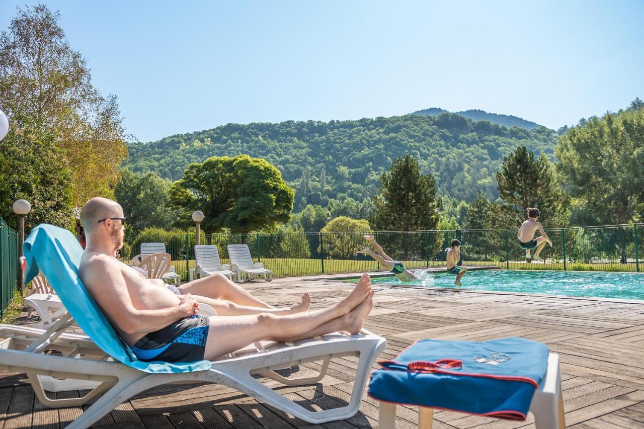 Les Chalets De Booz Saint-Germain-du-Teil ภายนอก รูปภาพ