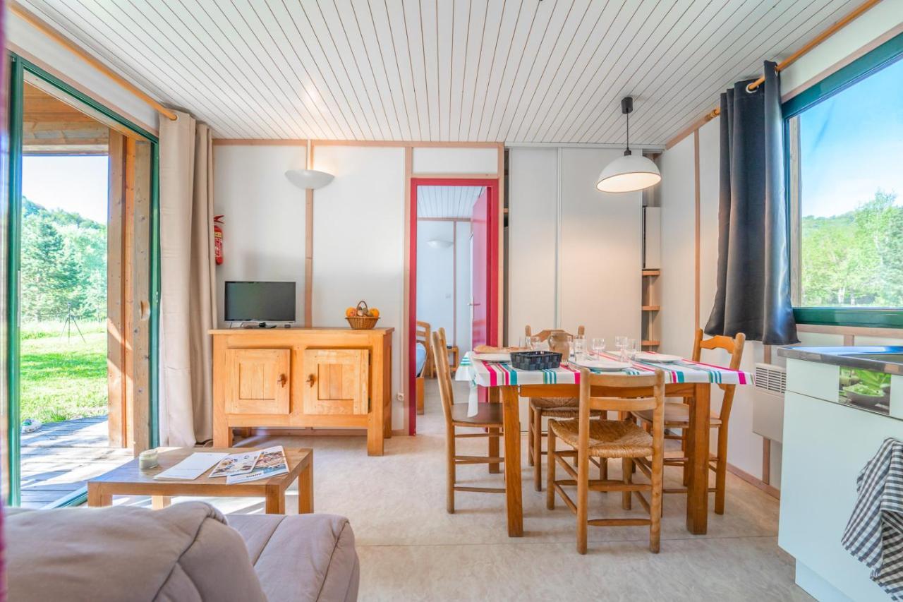 Les Chalets De Booz Saint-Germain-du-Teil ภายนอก รูปภาพ